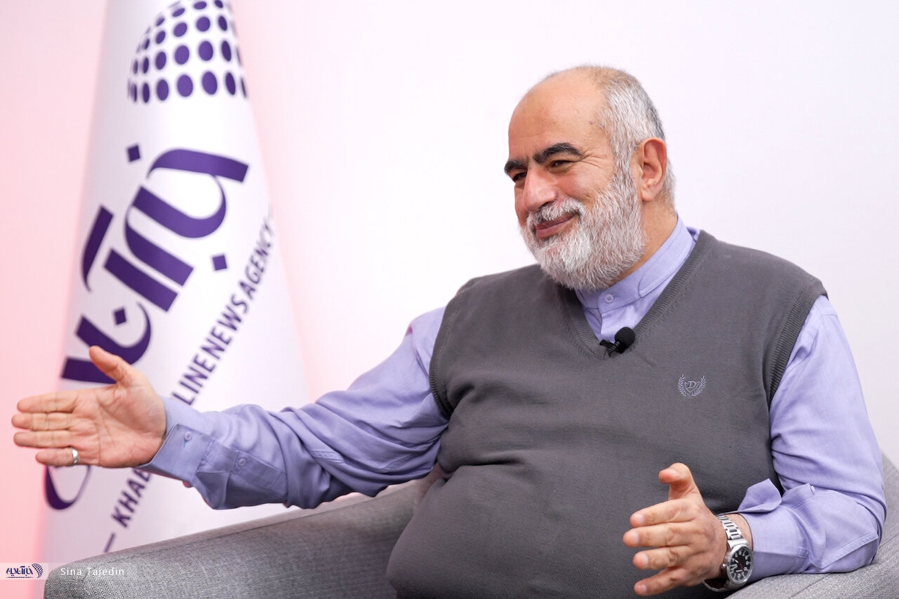 توییت معنادار آشنا درباره انقلاب سفید و ۱۸ دی توییت معنادار آشنا درباره انقلاب سفید و ۱۸ دی