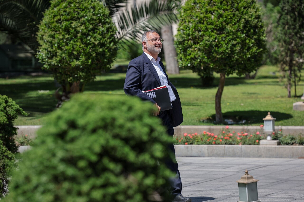 منتقد شماره یک برجام، مدافع تفاهم ایران و آمریکا شد/ بازخوانی ماجرای انتقاد زاکانی به علی لاریجانی برای تصویب ۲۰ دقیقه‌ای برجام