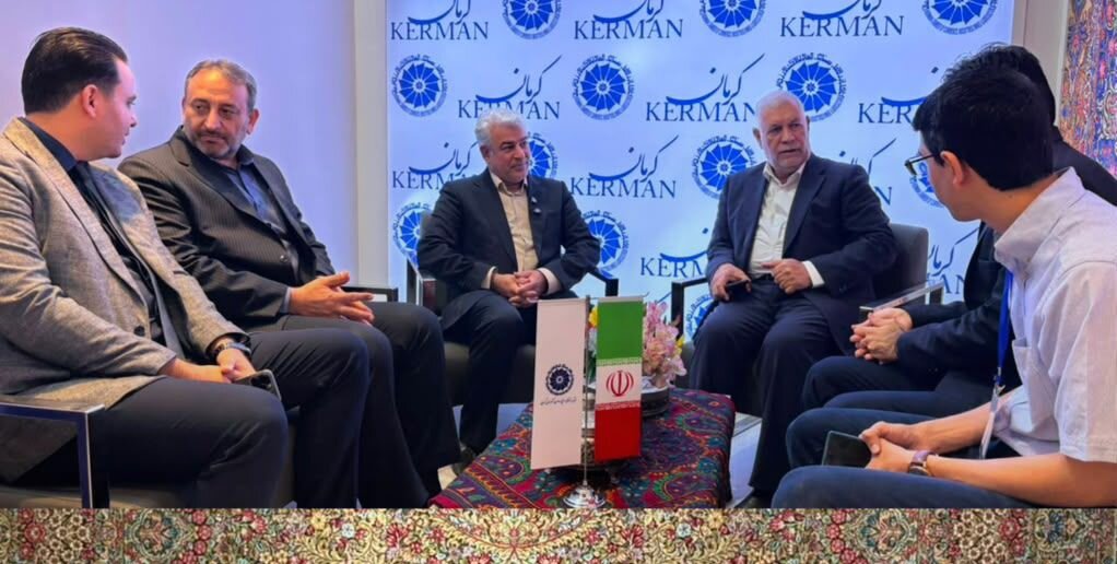 تأکید شهباز حسنپور بر لزوم بازآفرینی برند فرش کرمان/ مسیرهای صادراتی فرش دستباف تسهیل میشود تأکید شهباز حسنپور بر لزوم بازآفرینی برند فرش کرمان/ مسیرهای صادراتی فرش دستباف تسهیل میشود